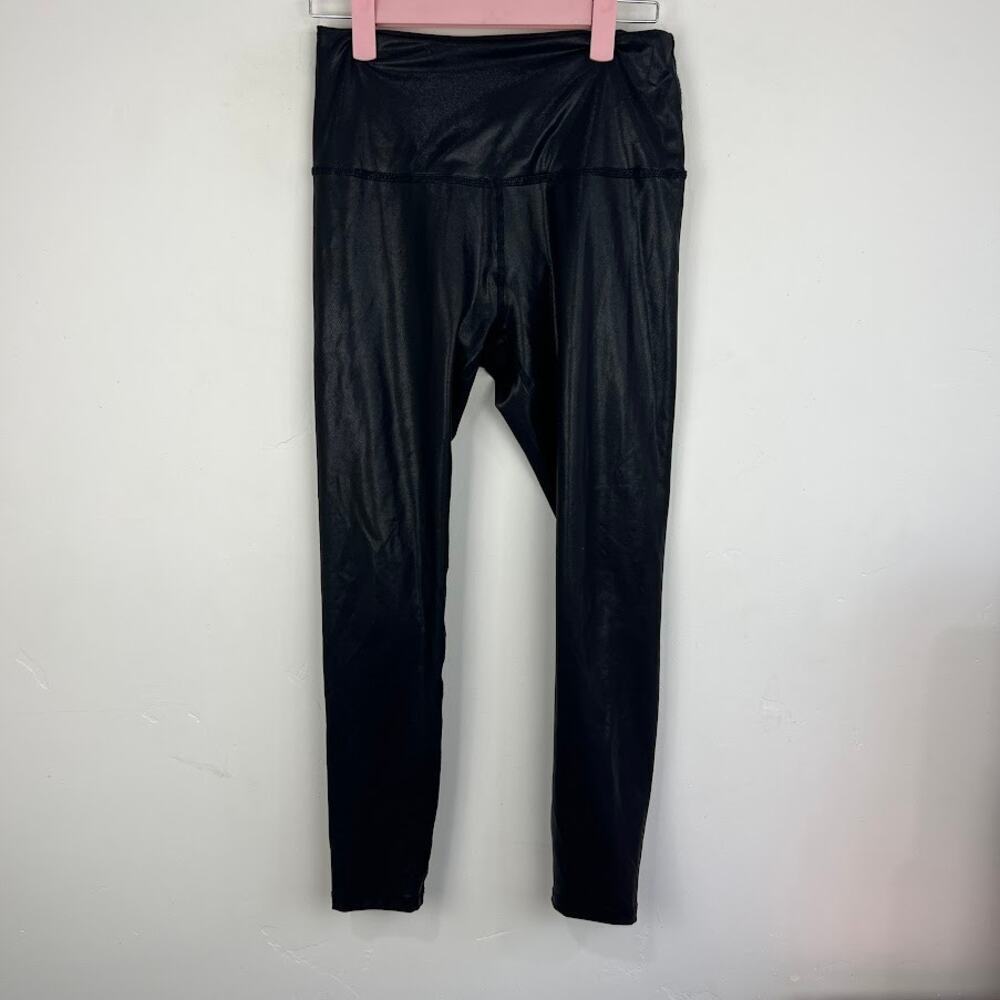 Beyond Yoga black shiny ankle length yoga pants womens size medium